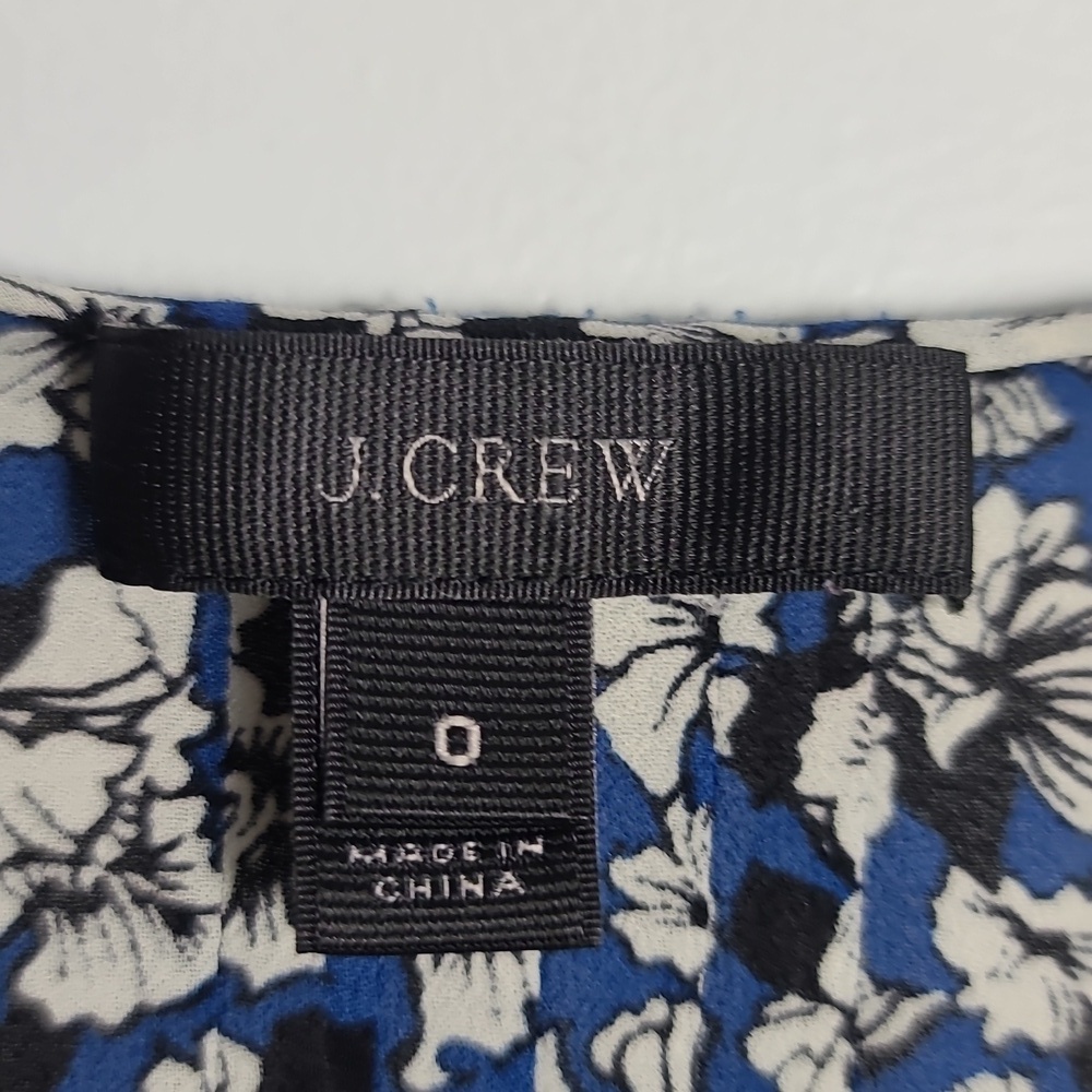 J. CREW Cascade Ruffle Navy and White Floral Blouse With Keyhole Size 0 - Picture 2 of 16